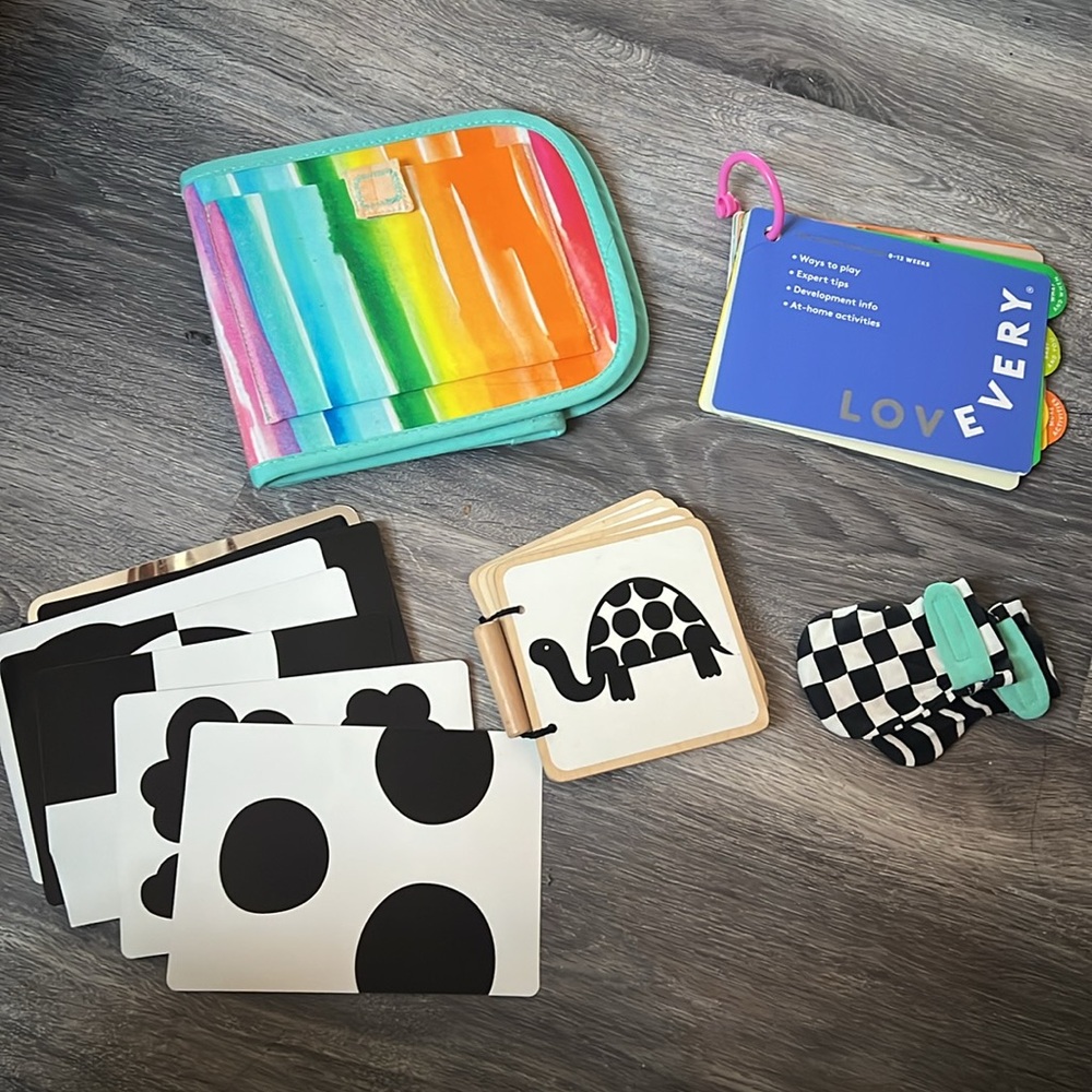 Lovevery Play Kit - The Looker